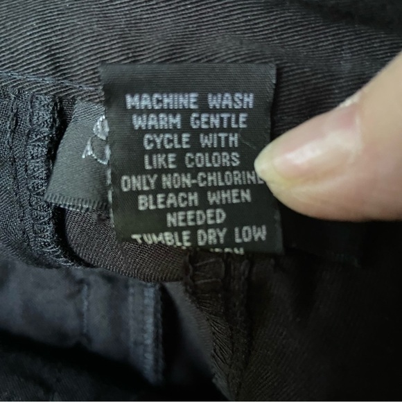 NET Style And Company, Wrinkle Free Black Twill Pants With Deep Front Pockets. - Picture 4 of 8